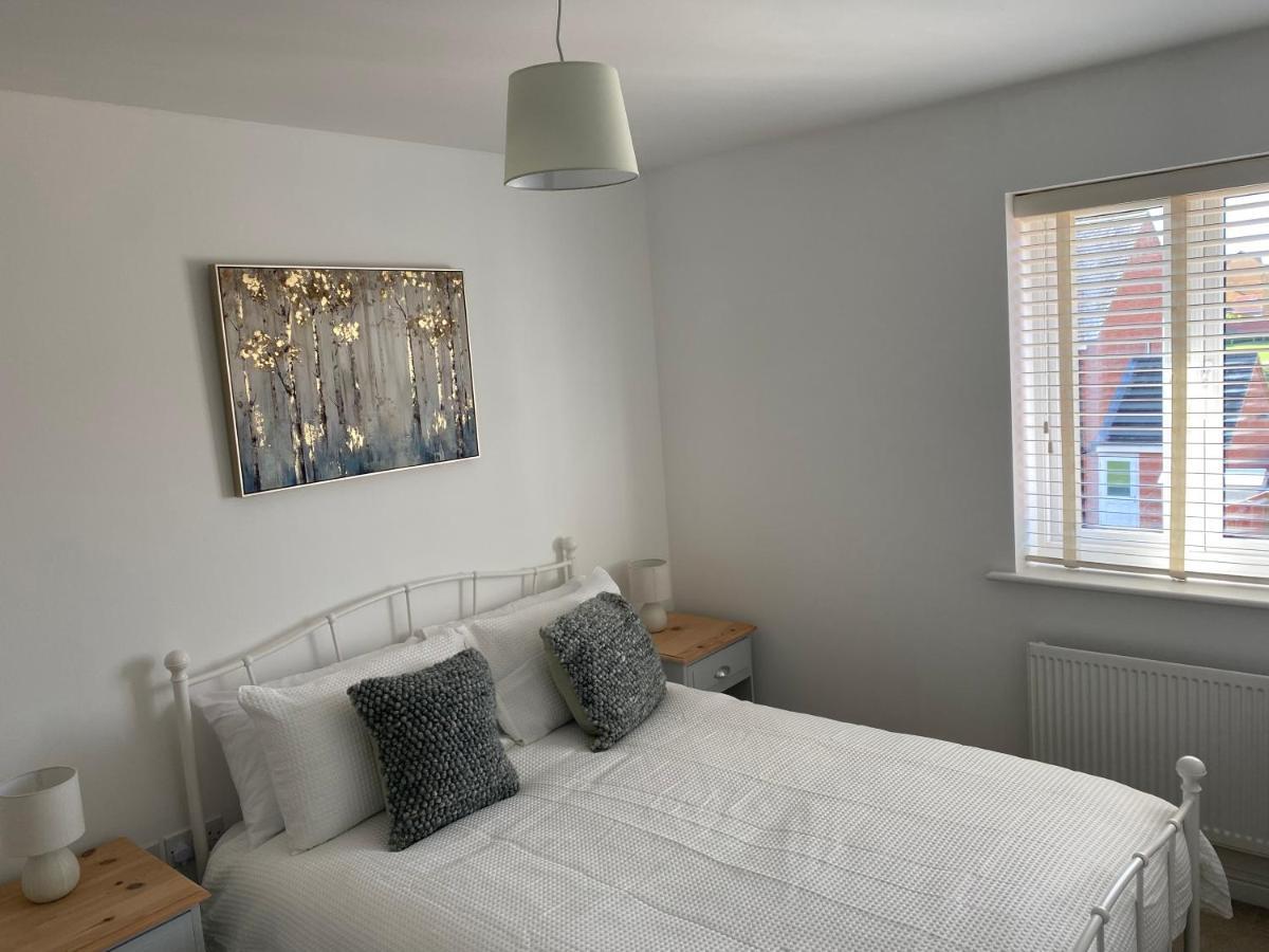 The Belfry 3 Bedrooms 2 Bathrooms Contractors & Family Higham Ferrers Bagian luar foto